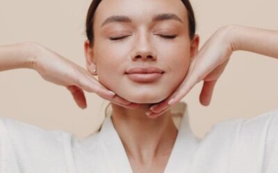 Est-il possible de rajeunir avec seulement 5 minutes de yoga du visage par jour ?