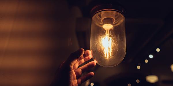 L’ampoule qui clignote est elle liée à la présence d’esprits ou d’anges