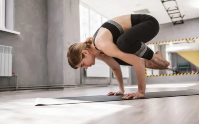 Comment faire la posture du corbeau en yoga ?